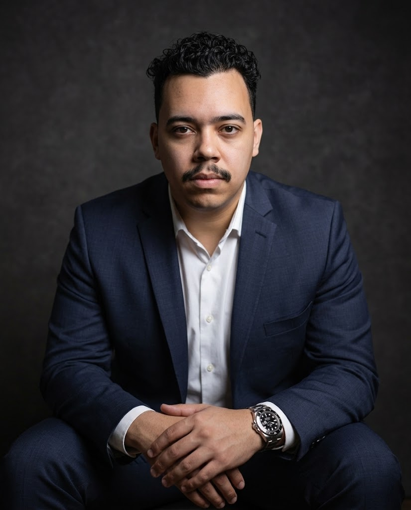 Retrato de Lucas Bezalel, pastor e consultor de igrejas